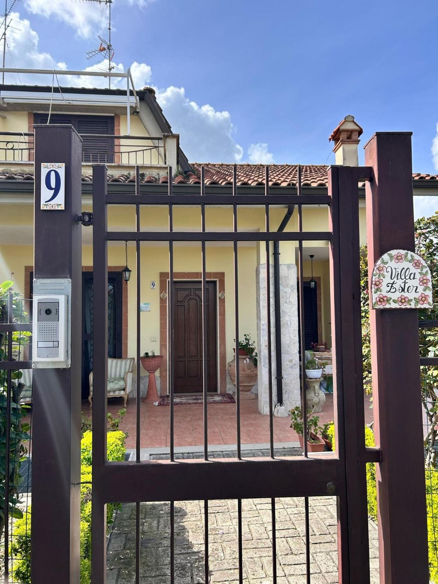 A Casa Di Lu' Elegant Rooms Monterotondo  Zimmer foto
